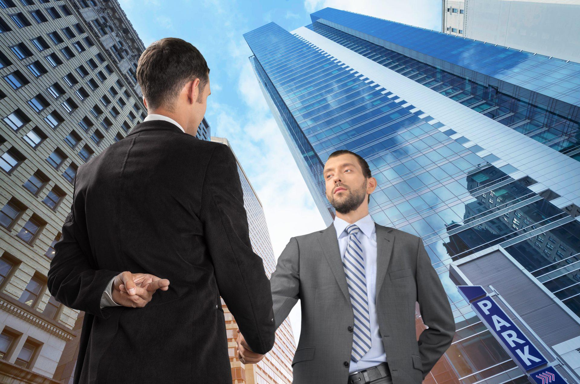 Długopis i kartka z napisem „Business Continuity vs Disaster Recovery”