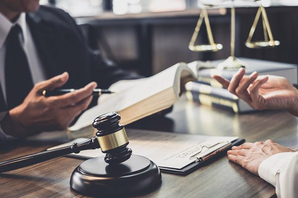 Adwokat Lublin – jak wybrać dobrego prawnika?